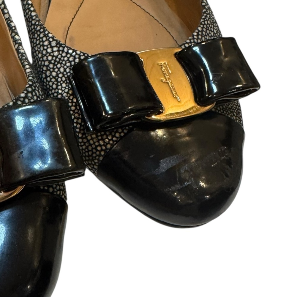 Salvatore Ferragamo Vara Bow Flats 7B – Stingray-Print Leather & Patent Cap Toe - Picture 5 of 16